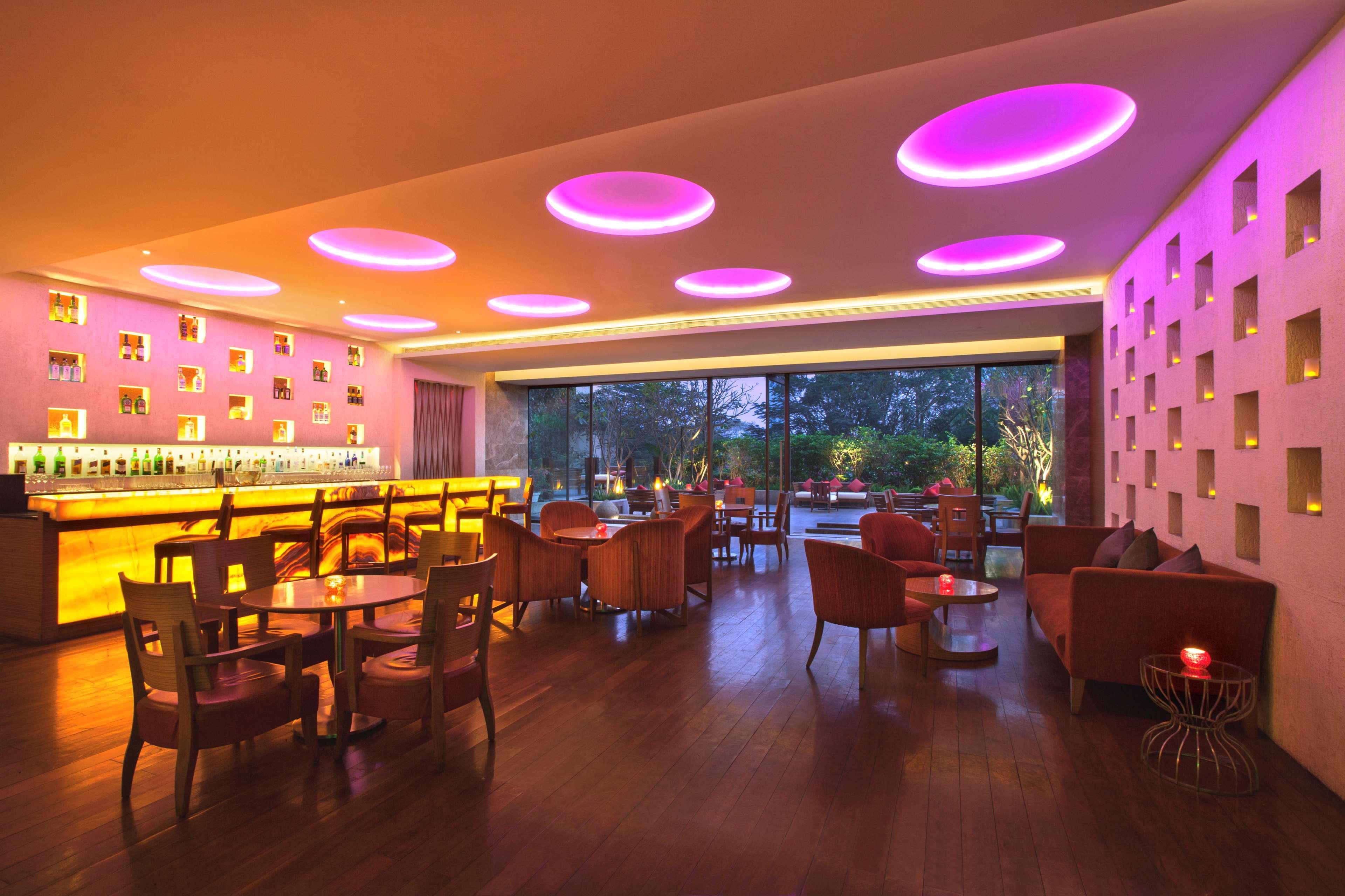 Hyatt Pune Eksteriør billede The bar at the Park