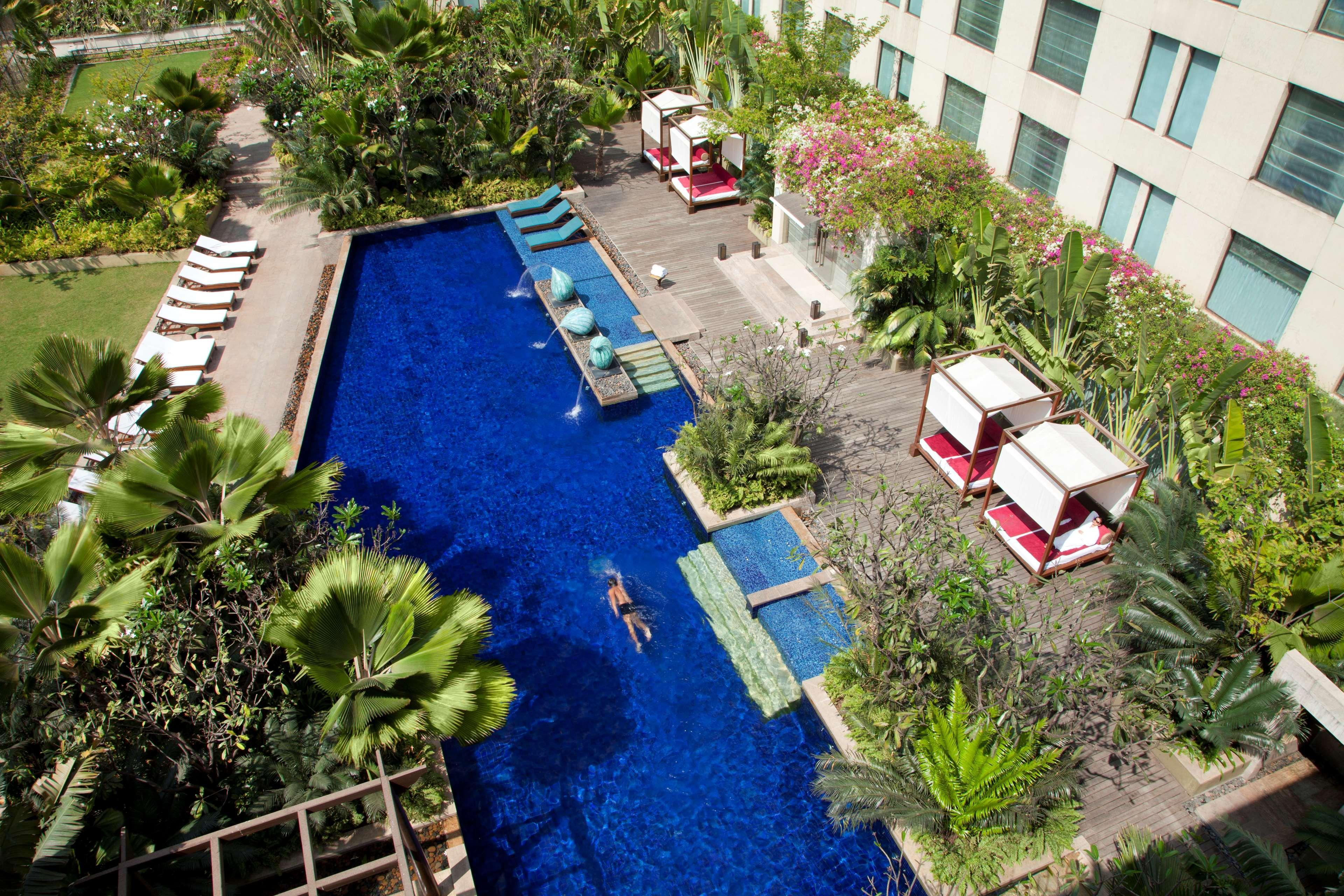 Hyatt Pune Eksteriør billede The pool at the Park