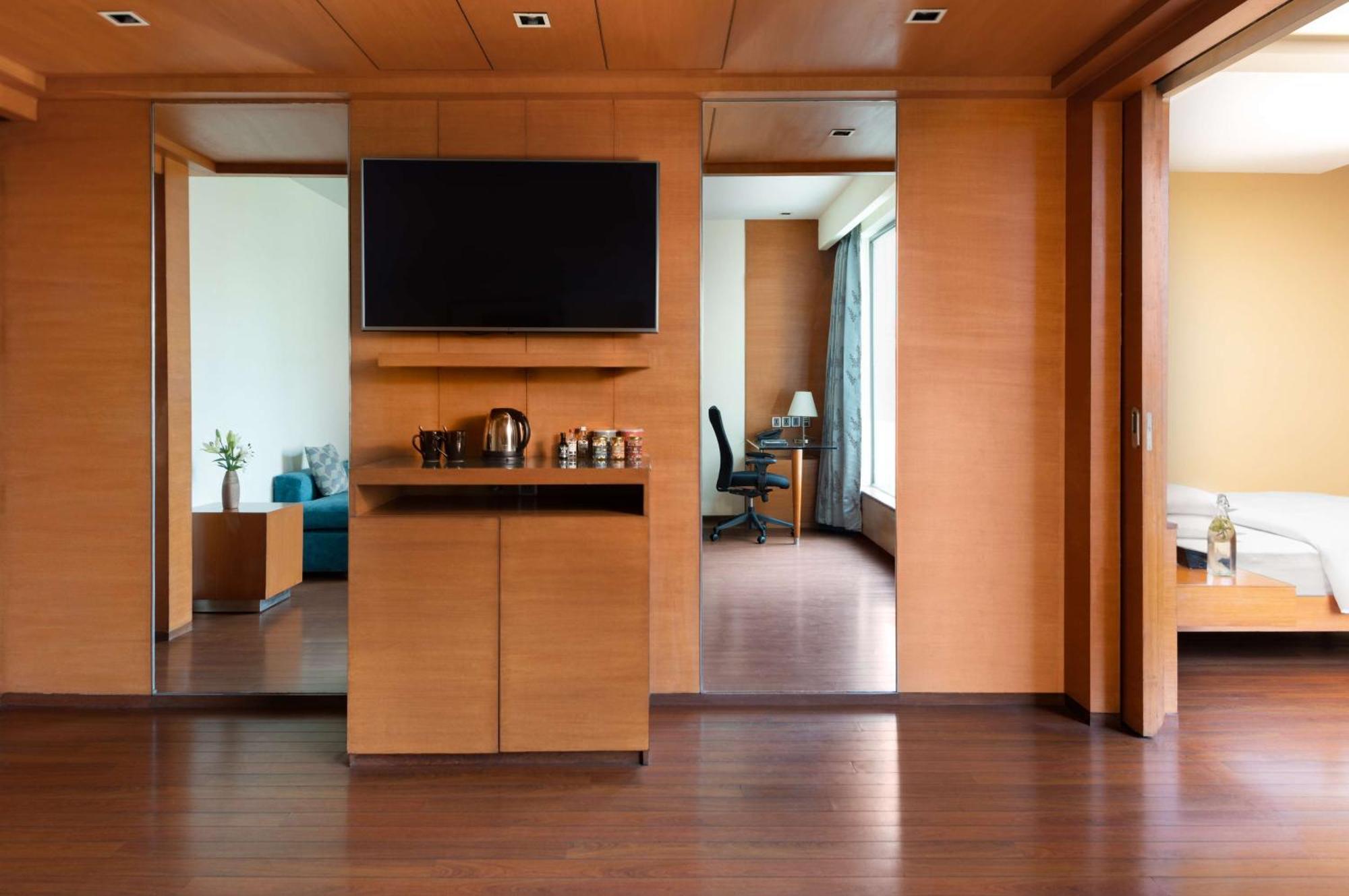 Hyatt Pune Eksteriør billede Suite at the Park, Hyderabad
