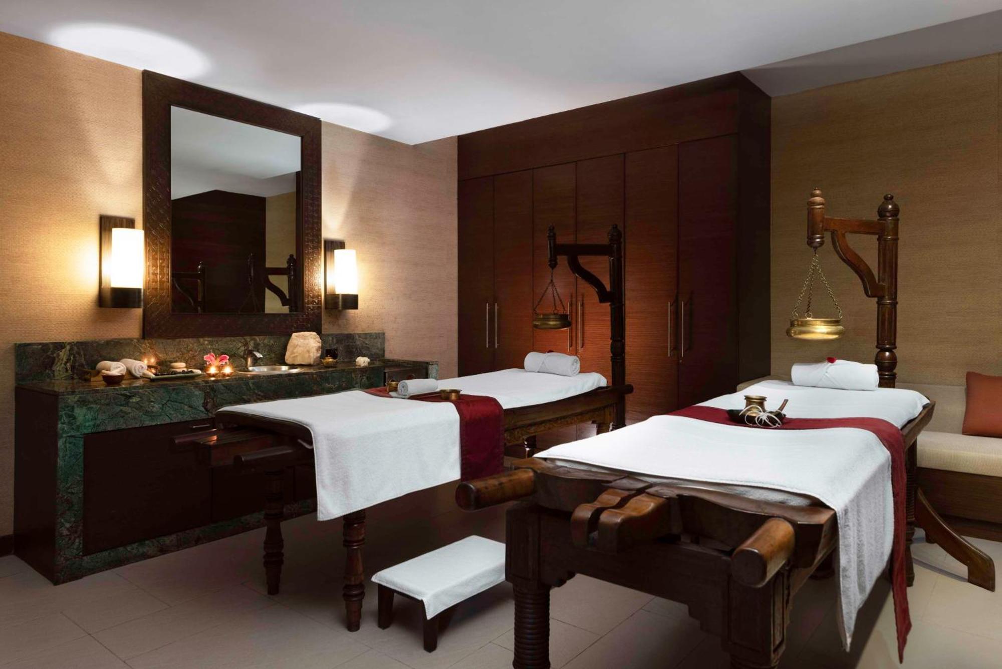 Hyatt Pune Eksteriør billede A treatment room at the spa