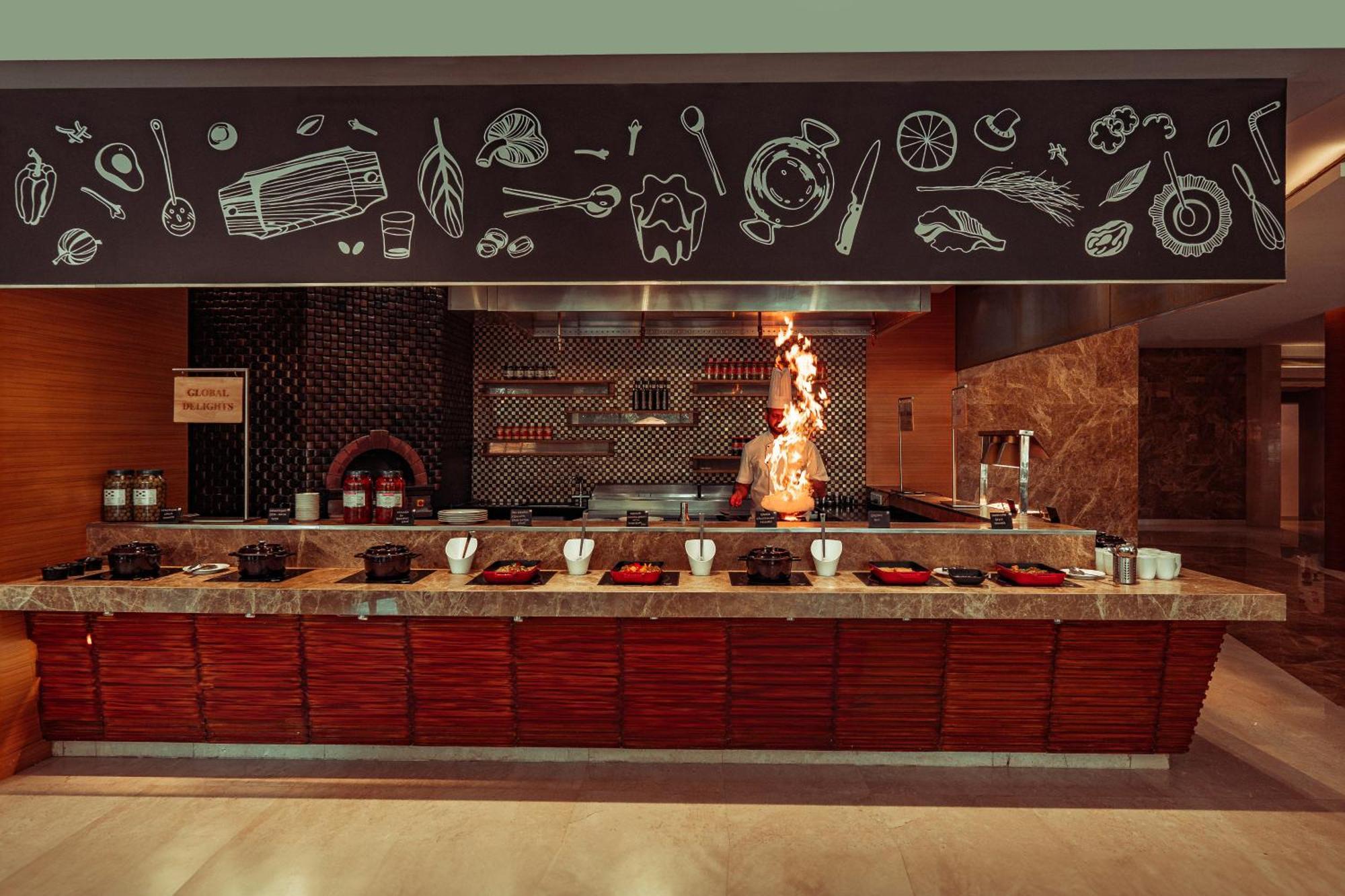 Hyatt Pune Eksteriør billede A live kitchen at a hotel
