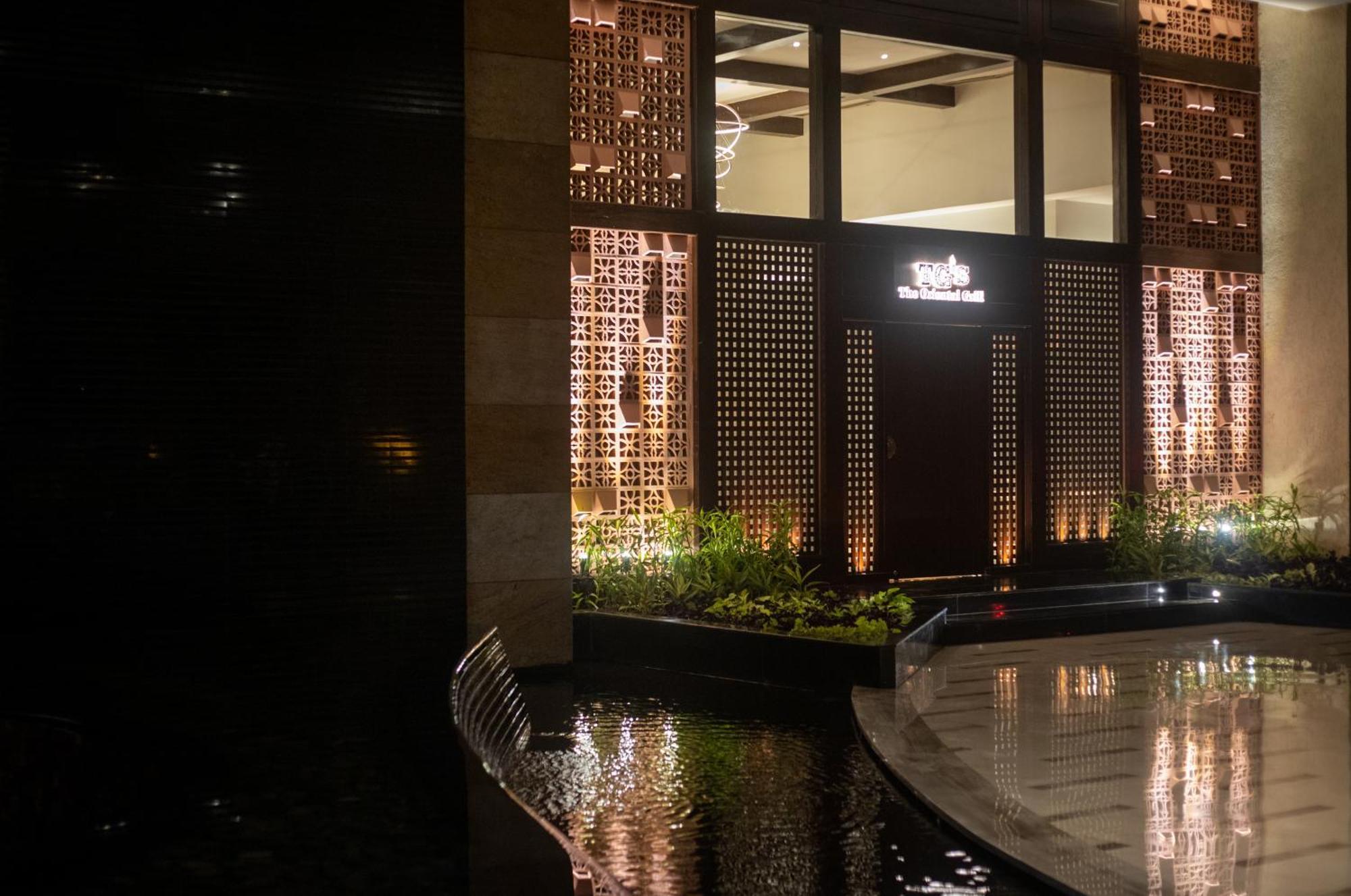 Hyatt Pune Eksteriør billede The entrance of the hotel