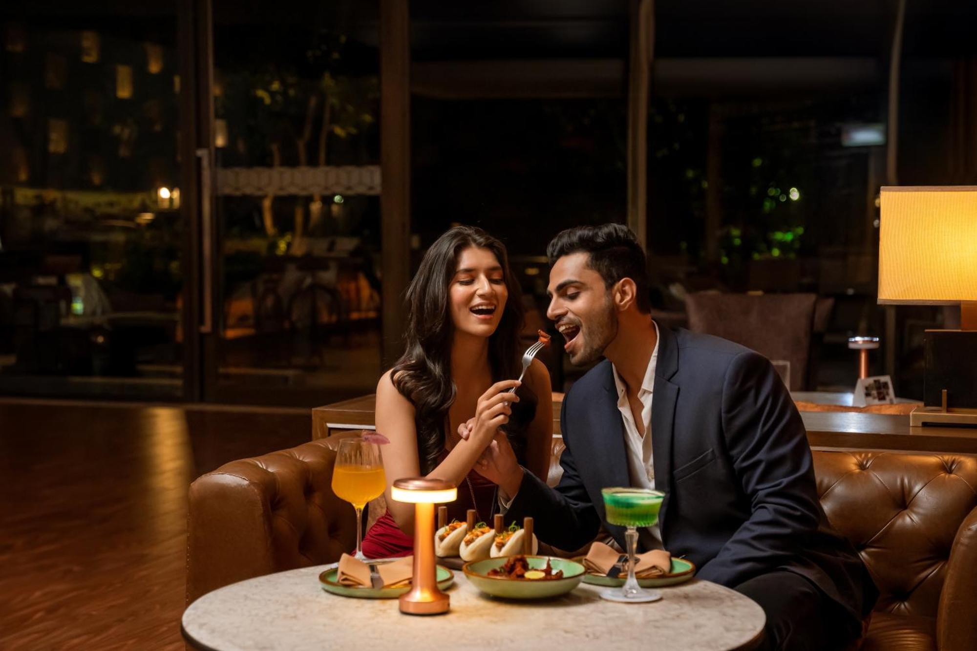 Hyatt Pune Eksteriør billede A couple dining at a restaurant